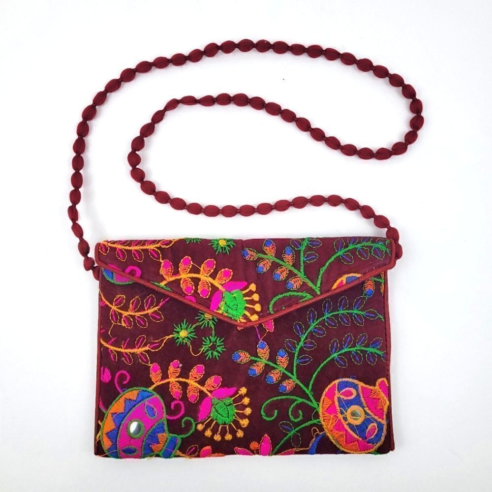 VTG one of a kind hand made embroidered velvet clutch
